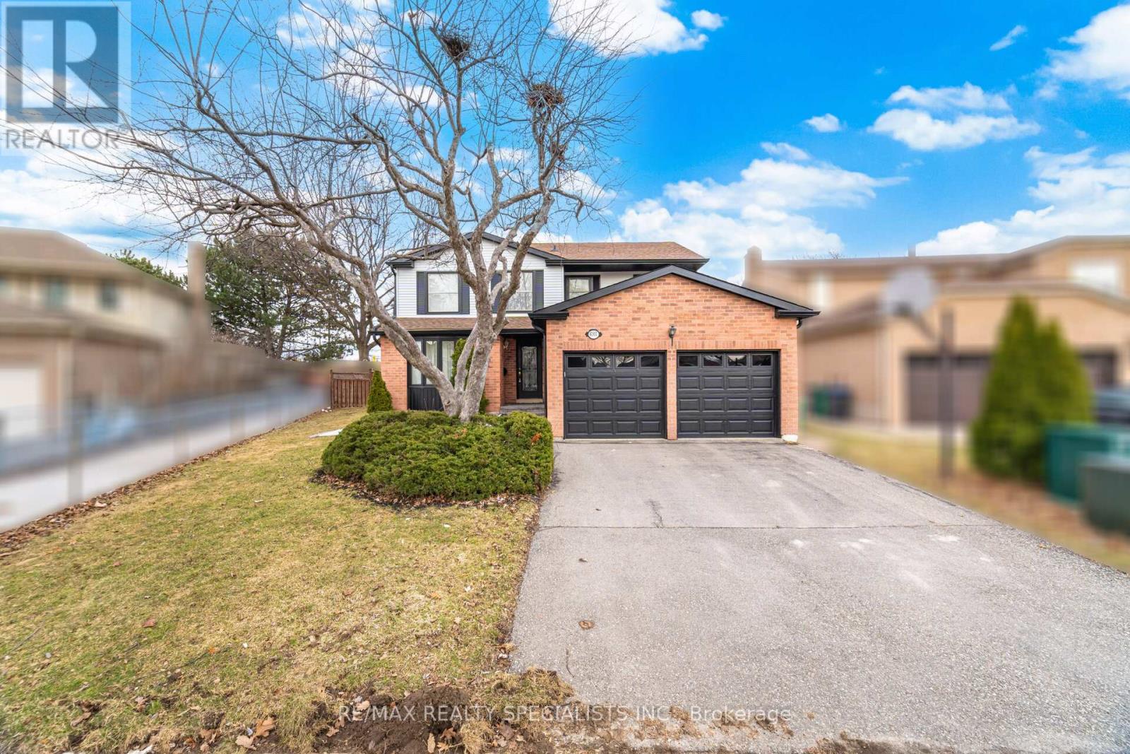 6101 Edenwood Drive, Mississauga, Ontario  L5N 2Y6 - Photo 2 - W13430620