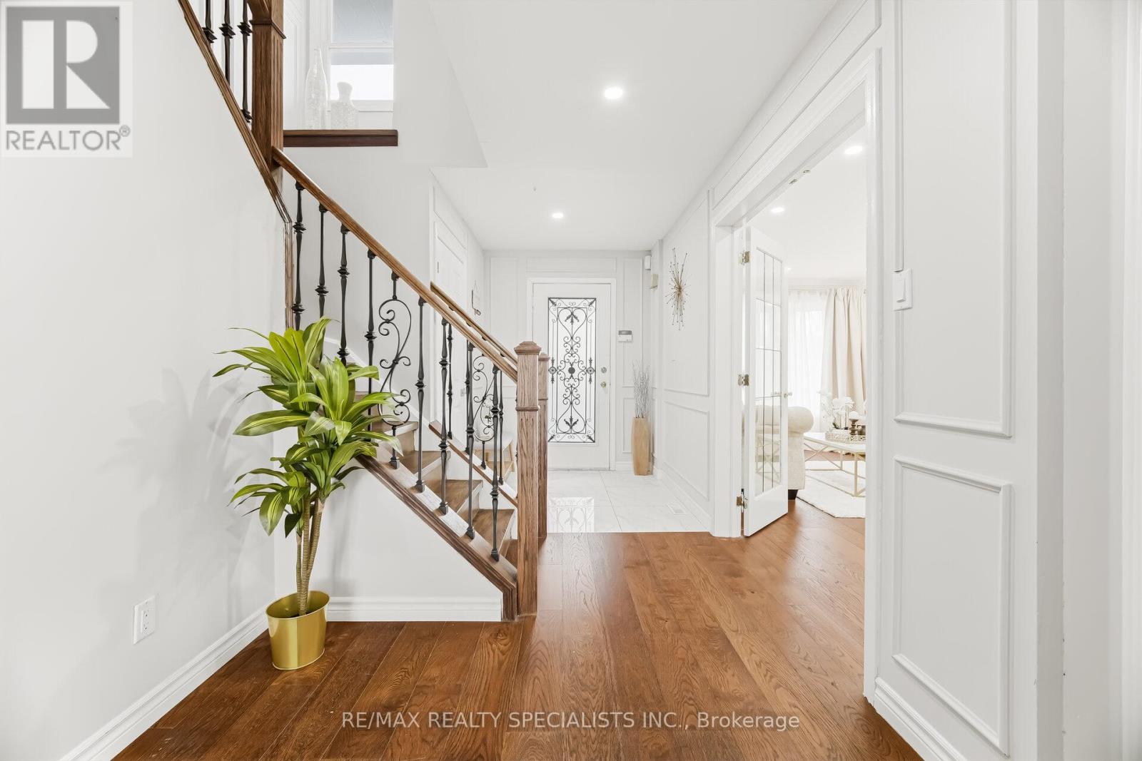 6101 Edenwood Drive, Mississauga, Ontario  L5N 2Y6 - Photo 4 - W13430620