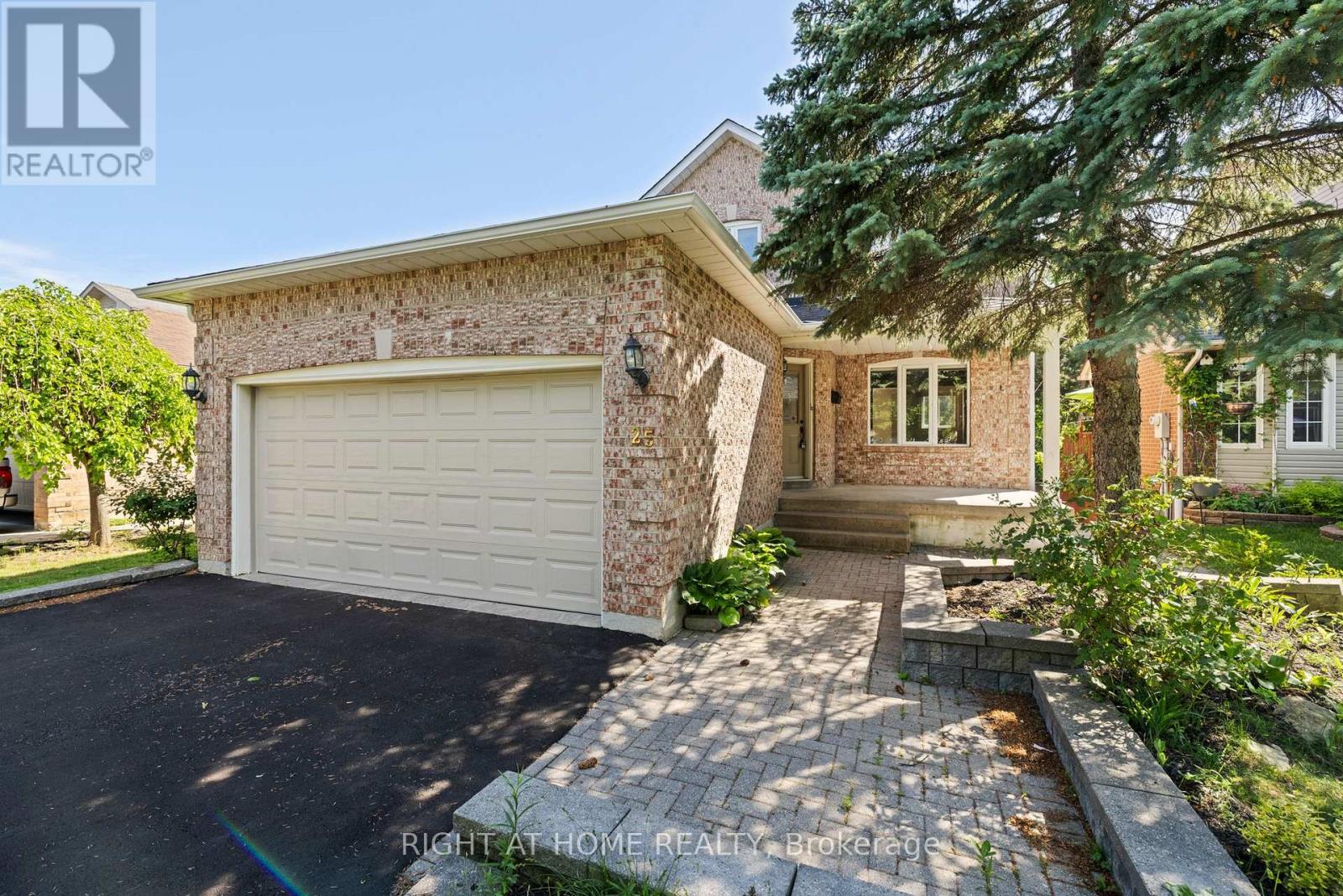 25 Vivians Crescent, Brampton, Ontario  L6Y 4V1 - Photo 2 - W13430762