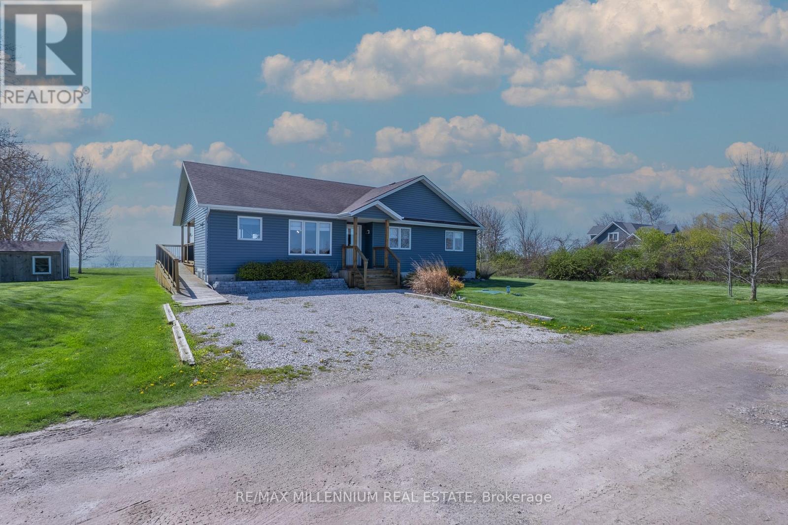 1954 Ocean Boulevard, Chatham-Kent, Ontario  N0P 2P0 - Photo 2 - X13430516