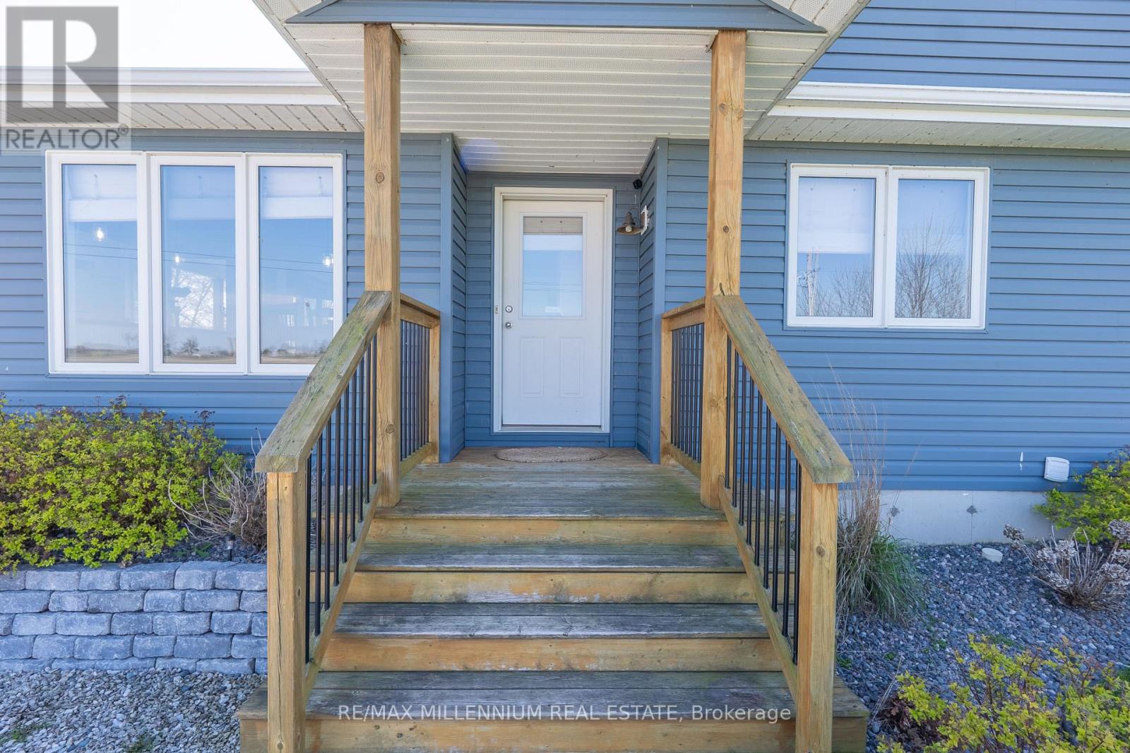 1954 Ocean Boulevard, Chatham-Kent, Ontario  N0P 2P0 - Photo 3 - X13430516