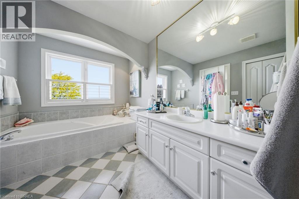 23 Edgewater Drive, Stoney Creek, Ontario  L8E 4Z2 - Photo 15 - 40837664