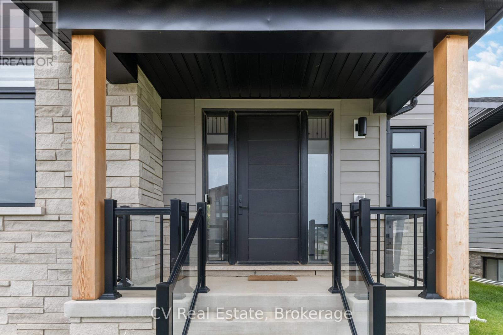 125 Stoneleigh Drive, Blue Mountains, Ontario  L9Y 4X5 - Photo 4 - X12991664