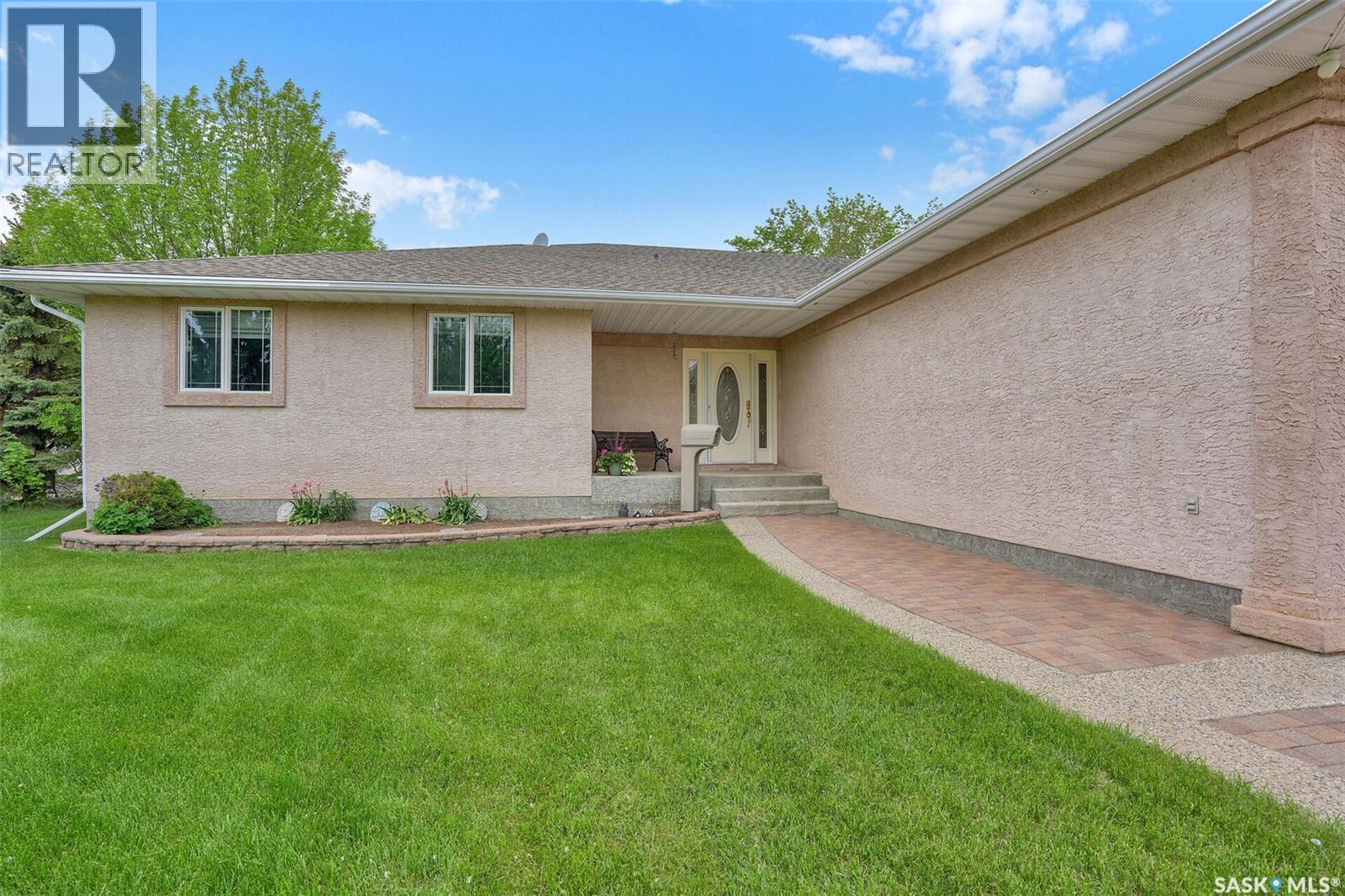 33 Lott Road, White City, Saskatchewan  S4L 5B1 - Photo 3 - SK038850