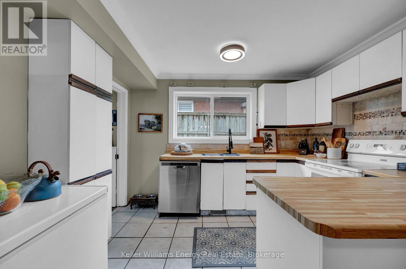 906 Centre Street N, Whitby, Ontario  L1N 4V1 - Photo 10 - E13431534