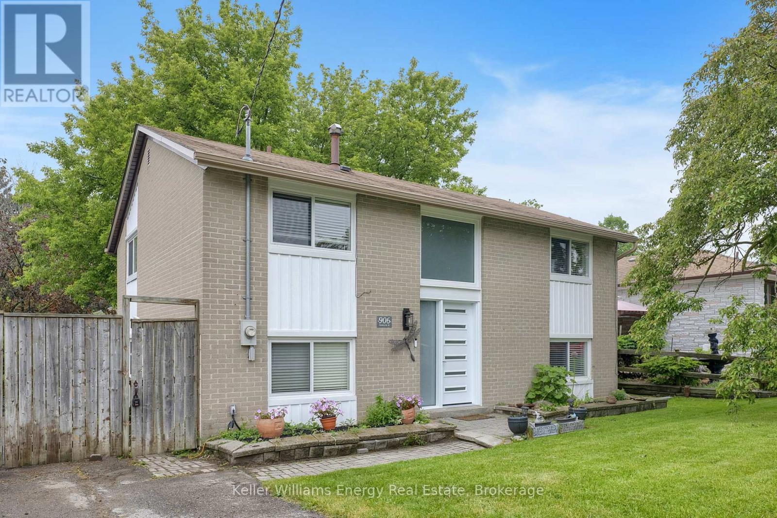 906 Centre Street N, Whitby, Ontario  L1N 4V1 - Photo 2 - E13431534