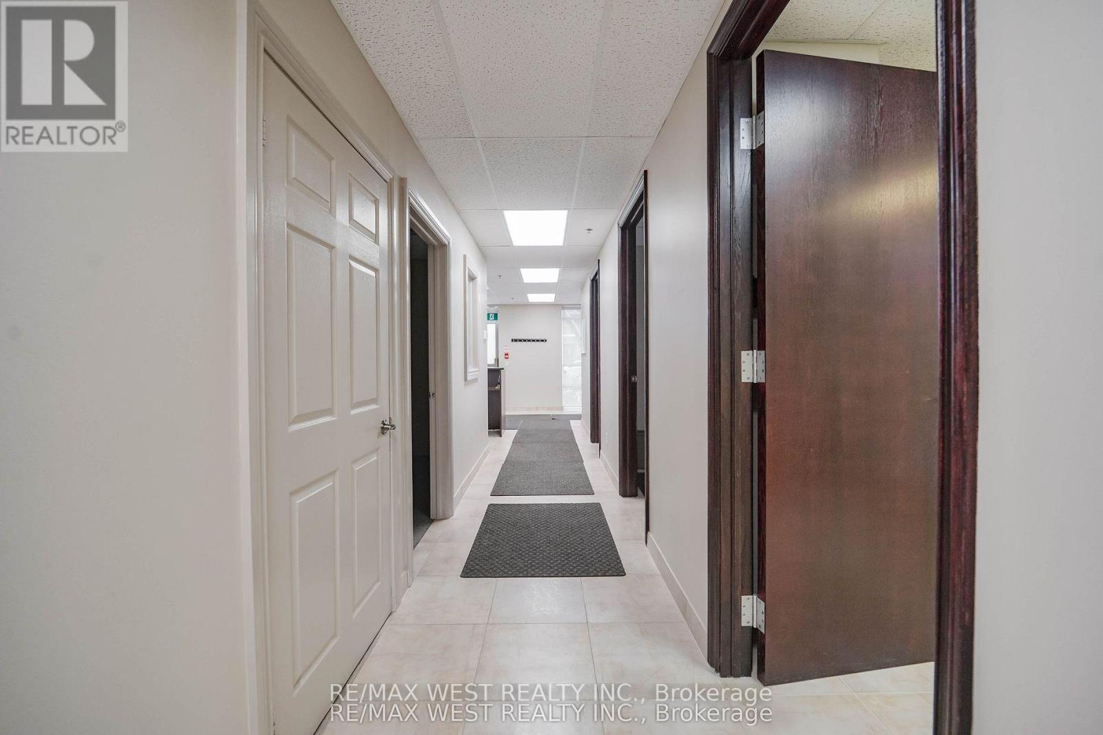 C3 - 800 Sheppard Avenue W, Toronto, Ontario  M3H 6B4 - Photo 5 - C13431130