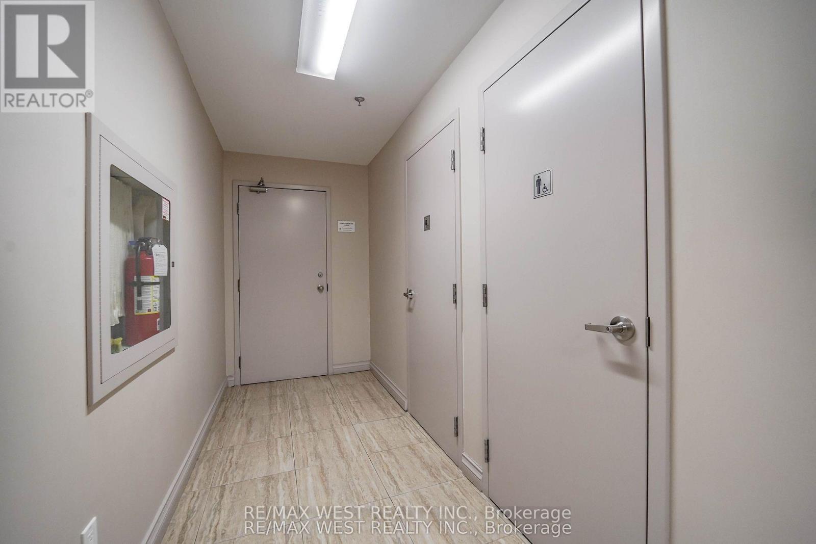 C3 - 800 Sheppard Avenue W, Toronto, Ontario  M3H 6B4 - Photo 9 - C13431130