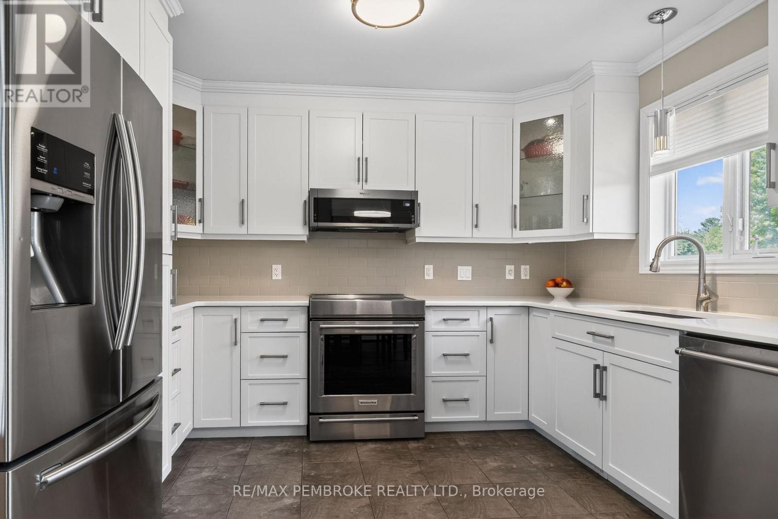 39 Oak Avenue, Petawawa, Ontario  K8H 0B5 - Photo 12 - X13431490