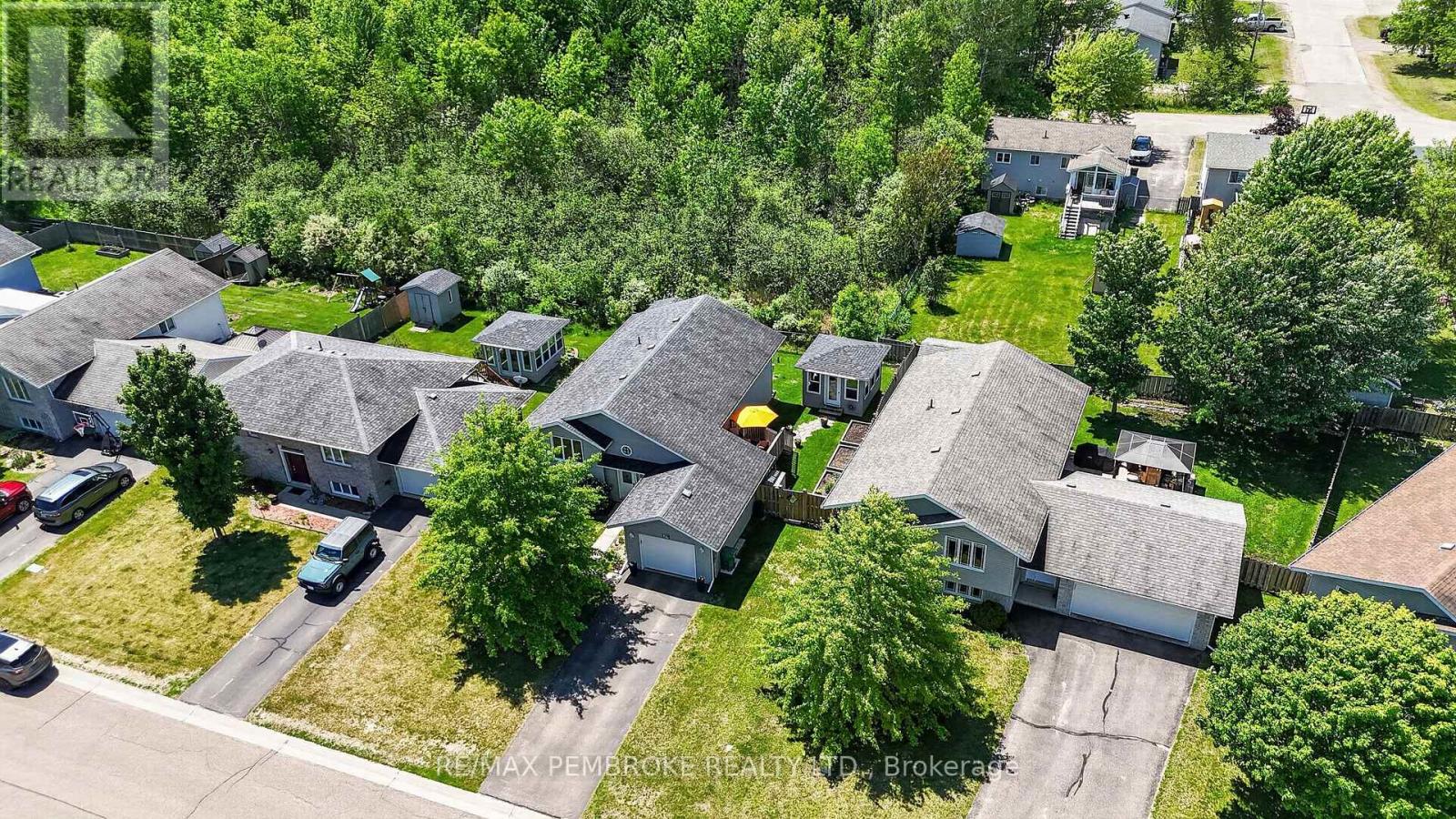 39 Oak Avenue, Petawawa, Ontario  K8H 0B5 - Photo 3 - X13431490