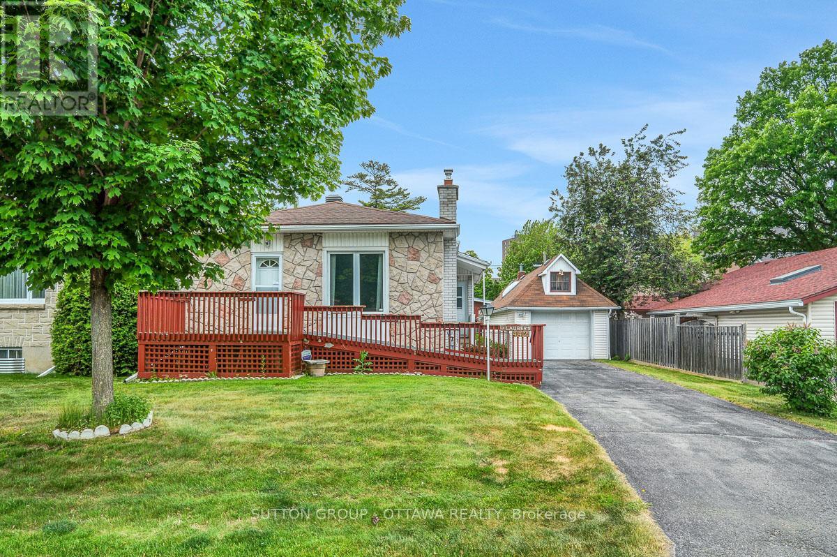 <h3>$559,900</h3><p>442 Wentworth Avenue, Ottawa, Ontario</p>