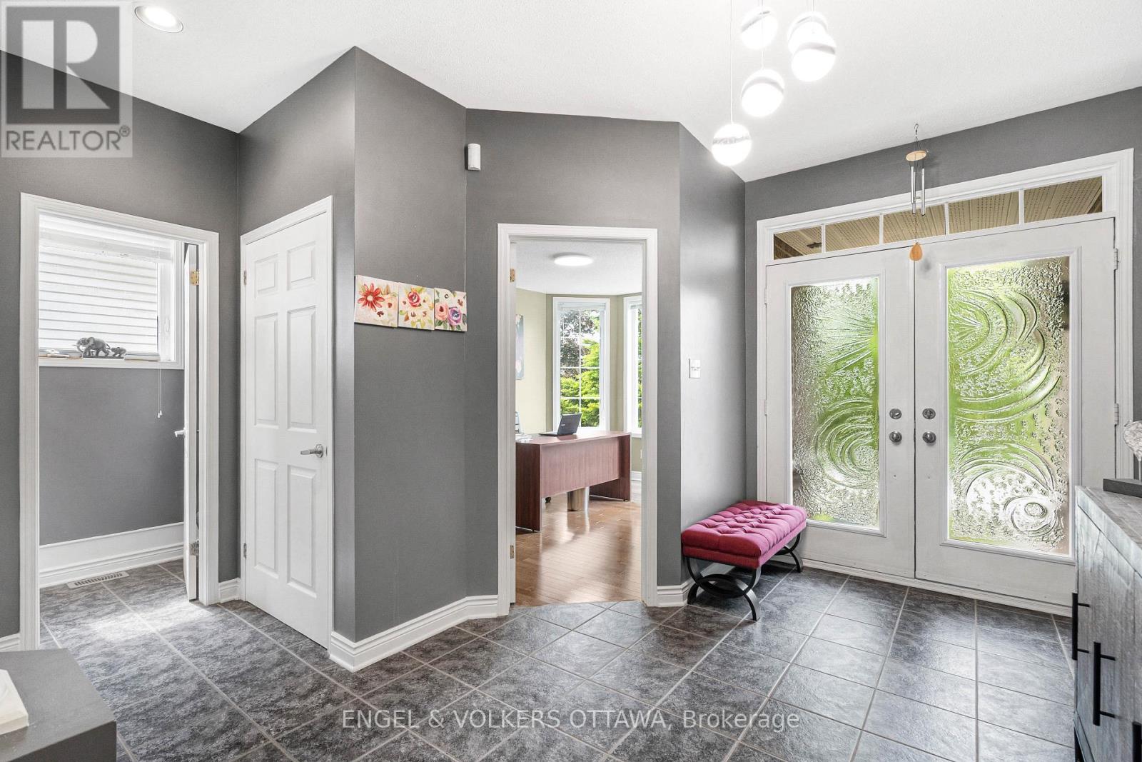 8 Glenrill Place, Ottawa, Ontario  K2M 2T6 - Photo 4 - X13431532