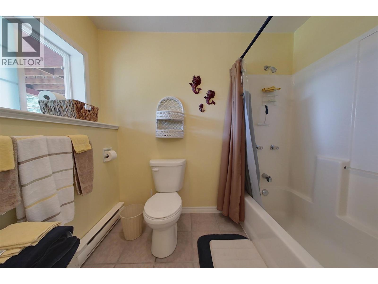 301 Fowler Street, Riondel, British Columbia  V0B 2B0 - Photo 28 - 10391102