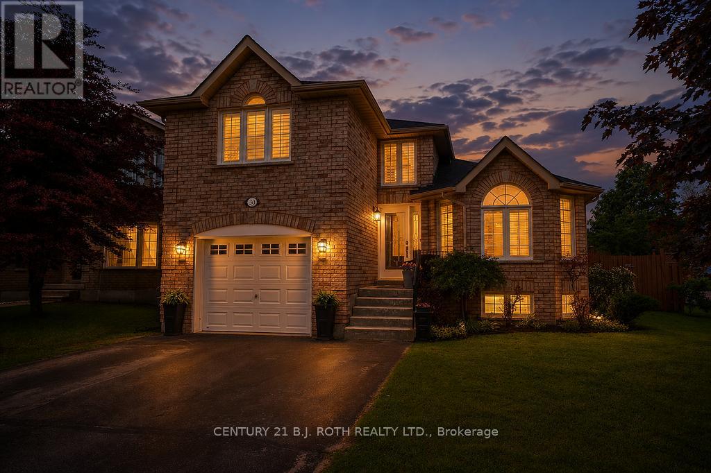 30 Mcavoy Drive, Barrie (Edgehill Drive), Ontario  L4N 0P8 - Photo 1 - S13430962