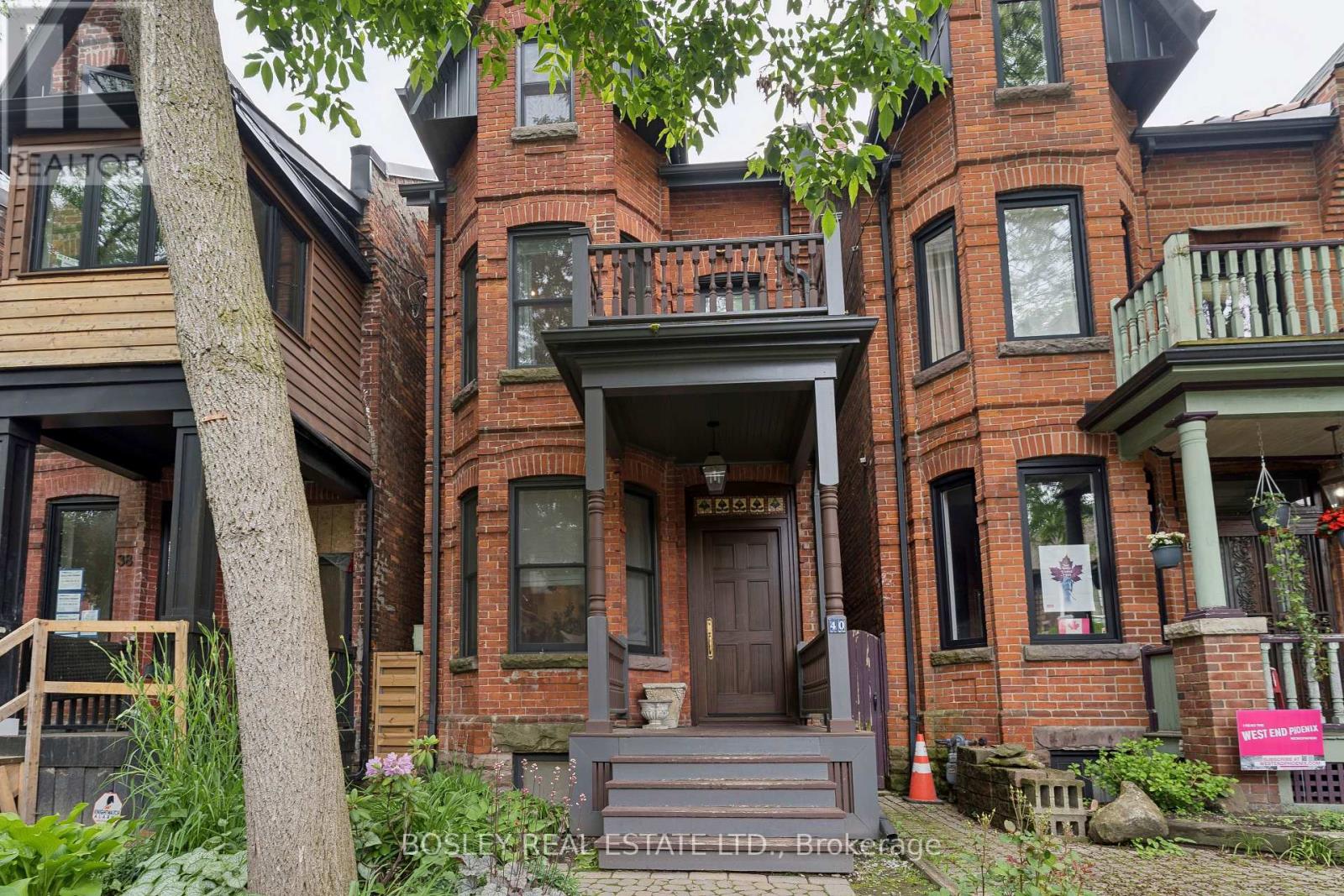 40 Fuller Avenue, Toronto, Ontario  M6R 2C3 - Photo 2 - W13430926