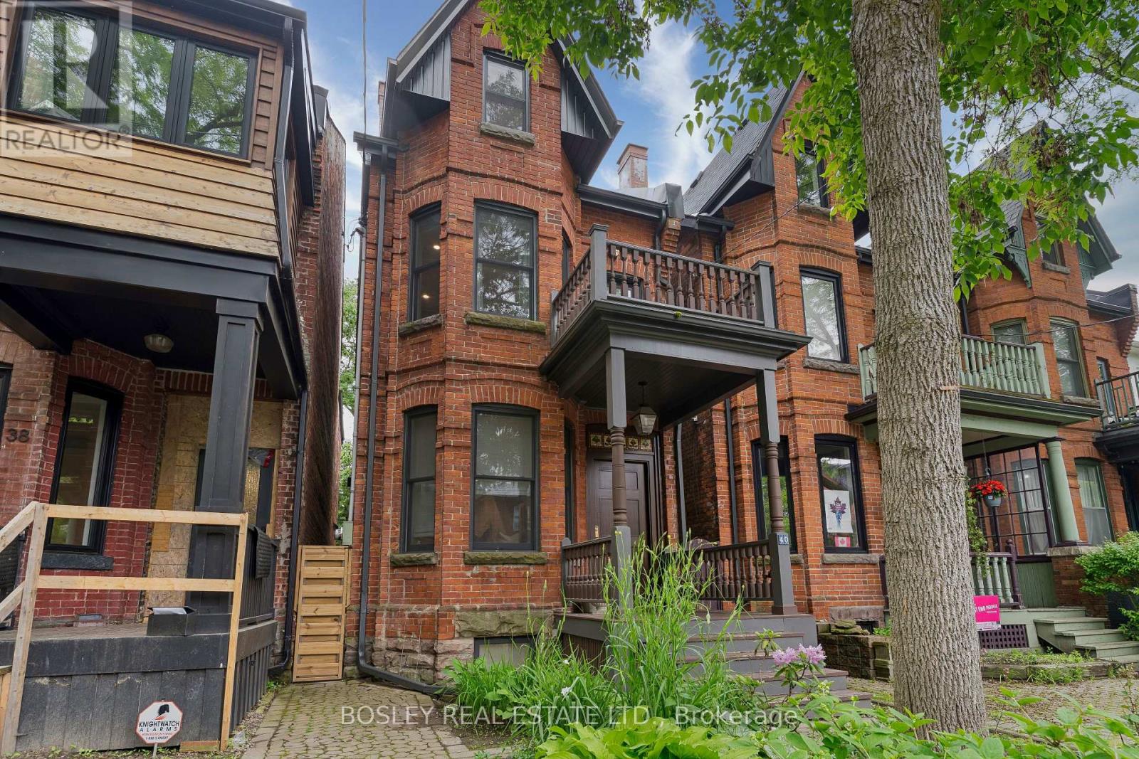 40 Fuller Avenue, Toronto, Ontario  M6R 2C3 - Photo 3 - W13430926