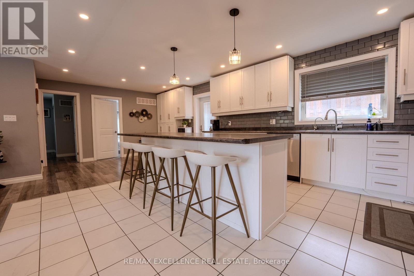21 Elizabeth Street, Halton Hills, Ontario  L7G 3K1 - Photo 15 - W13431092