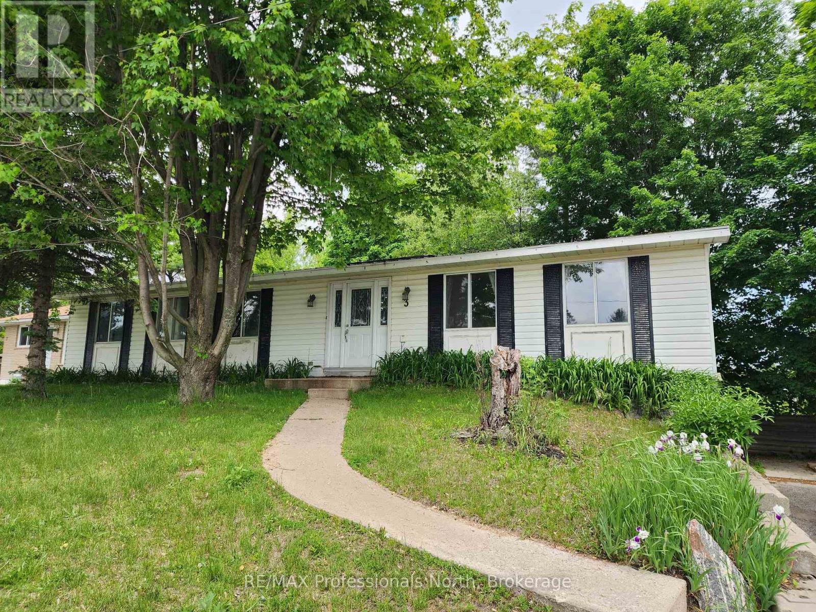 3 WELLINGTON STREET, Bracebridge, Ontario