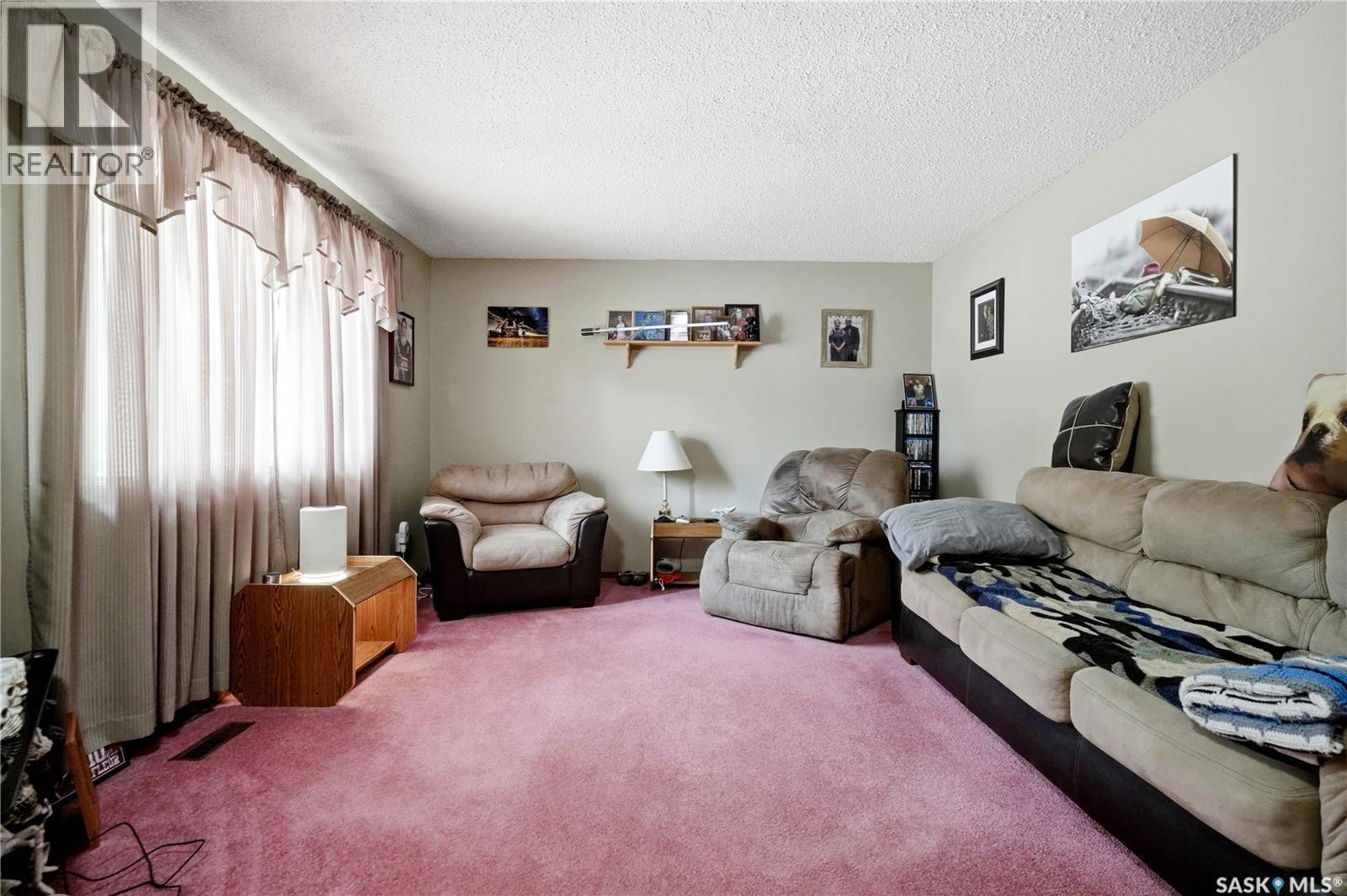 7 Upland Drive, Regina, Saskatchewan  S4R 0B8 - Photo 4 - SK038925