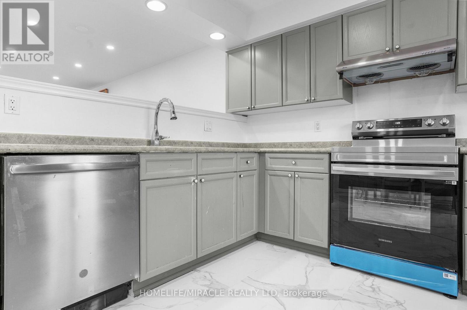 8 Bradley Lane, Brantford, Ontario  N3T 6R5 - Photo 8 - X13431052