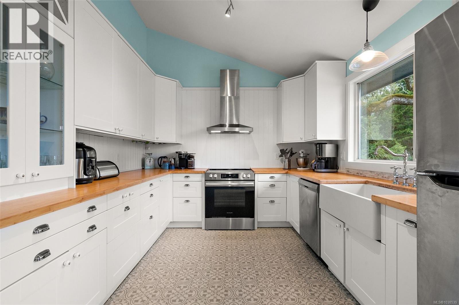 4143 Cedar Hill Rd, Saanich, British Columbia  V8N 3C2 - Photo 11 - 1038539