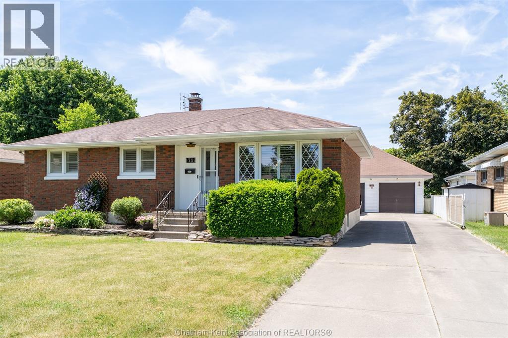 MLS# 26013497: 71 Coatsworth AVENUE, Chatham, Canada