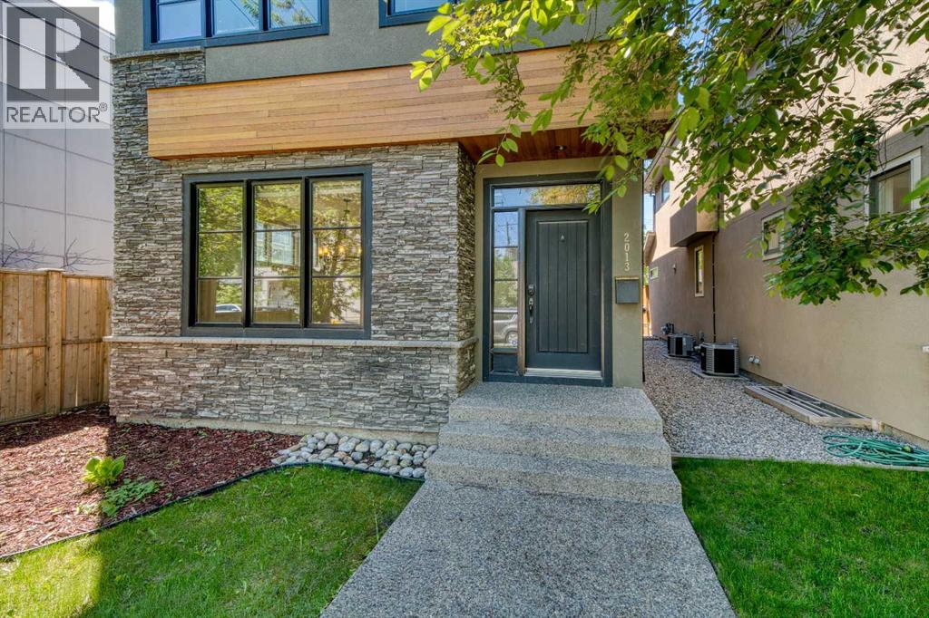 2013 1 Avenue Nw, Calgary, Alberta  T2N 0B4 - Photo 2 - A2318900