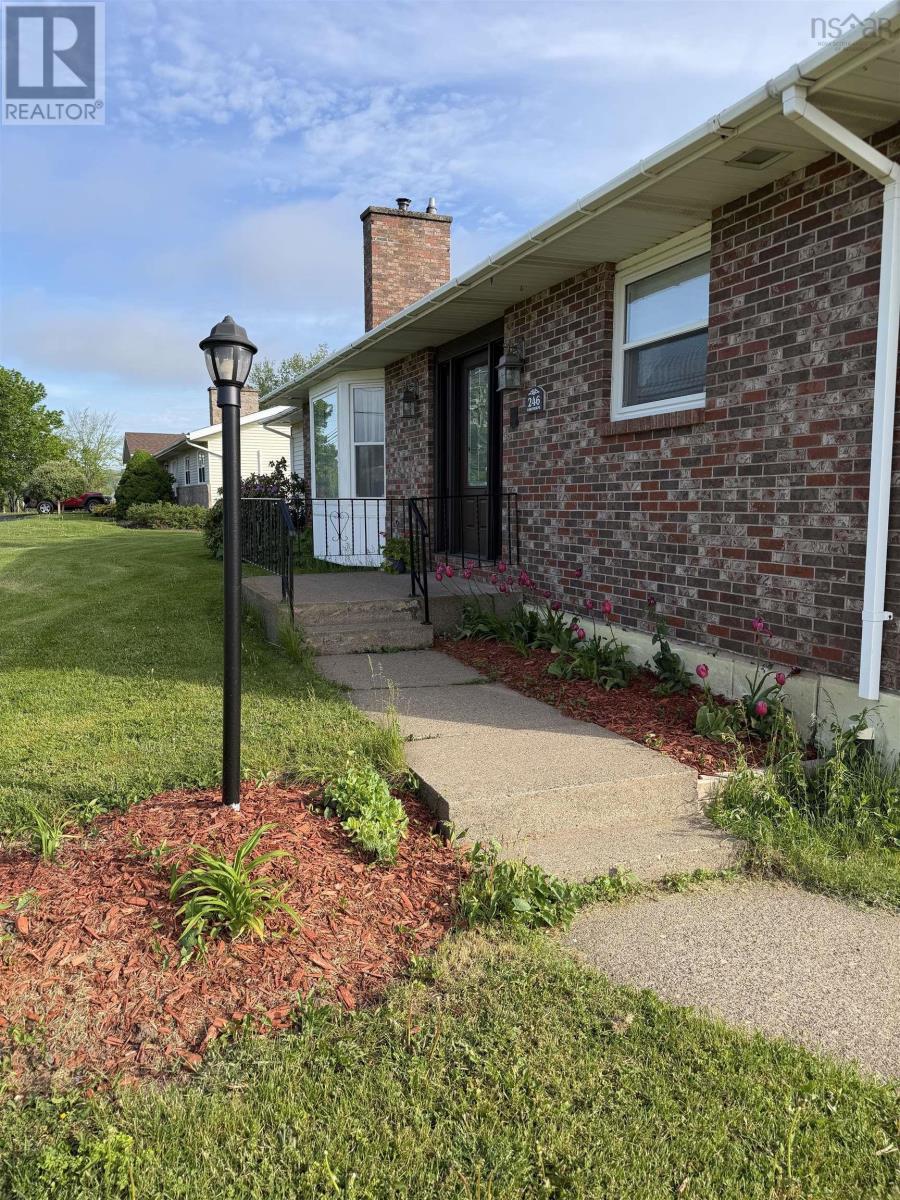 246 Hawthorne Street       B2g 2r3, Antigonish, Nova Scotia  B2G 2R3 - Photo 2 - 202614006