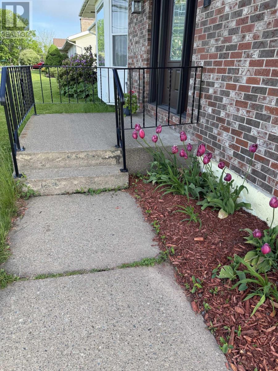 246 Hawthorne Street       B2g 2r3, Antigonish, Nova Scotia  B2G 2R3 - Photo 3 - 202614006