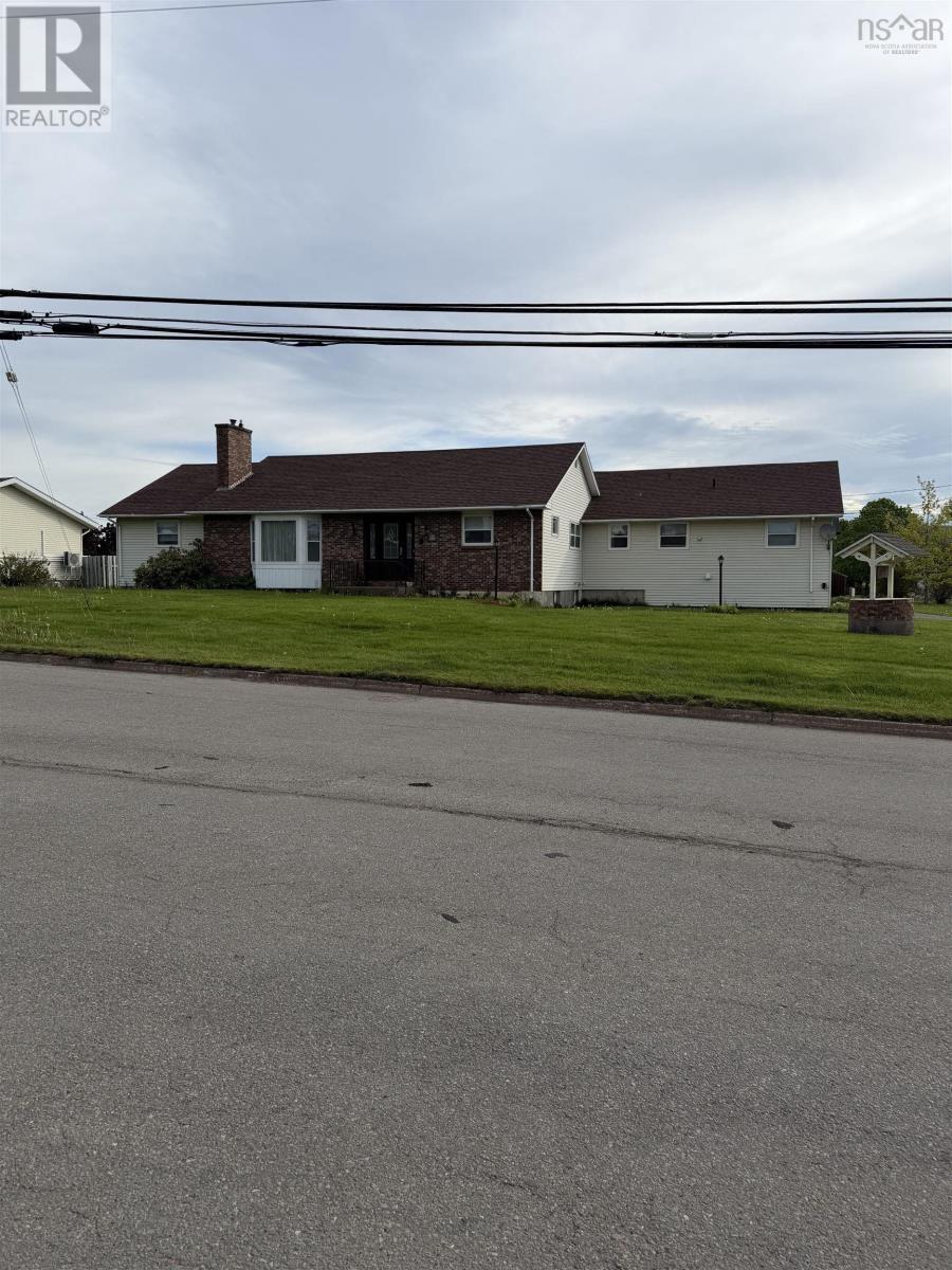 246 Hawthorne Street       B2g 2r3, Antigonish, Nova Scotia  B2G 2R3 - Photo 1 - 202614006