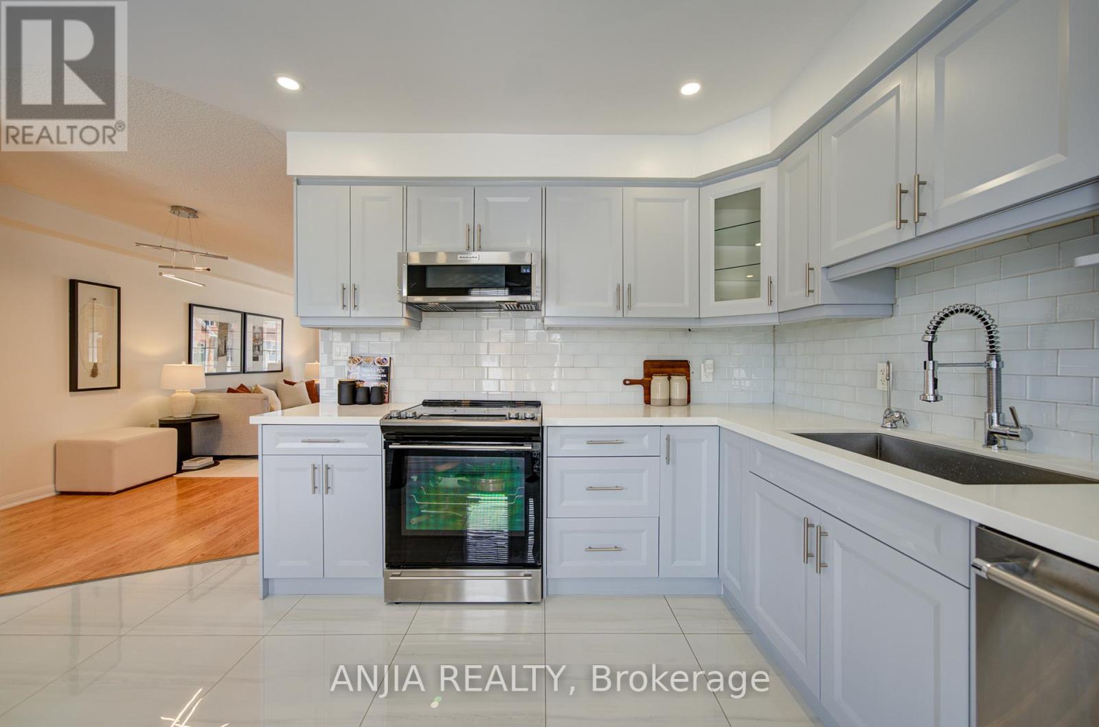31 Calafia Street, Markham, Ontario  L6B 0H6 - Photo 14 - N13431422