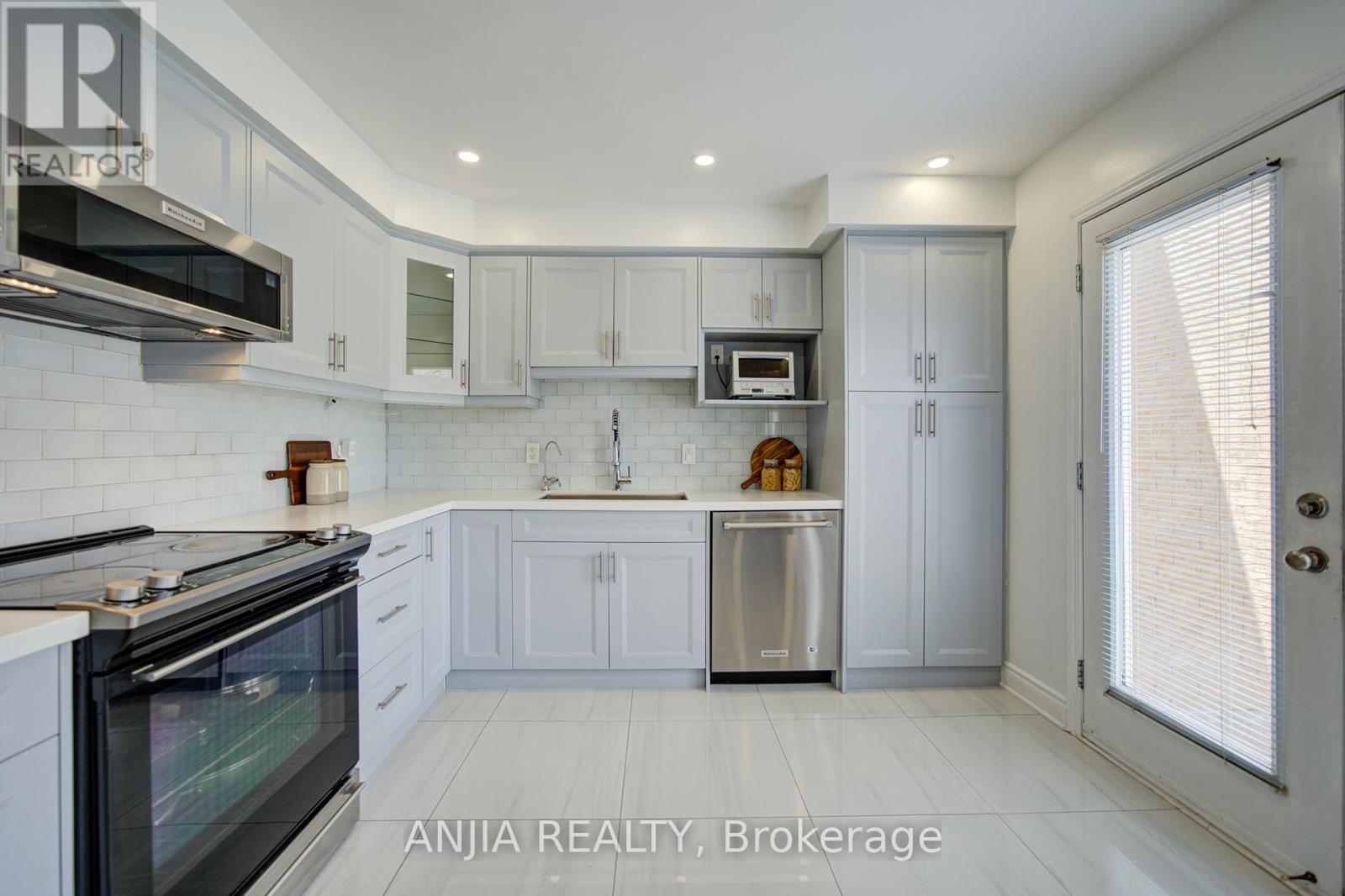 31 Calafia Street, Markham, Ontario  L6B 0H6 - Photo 17 - N13431422
