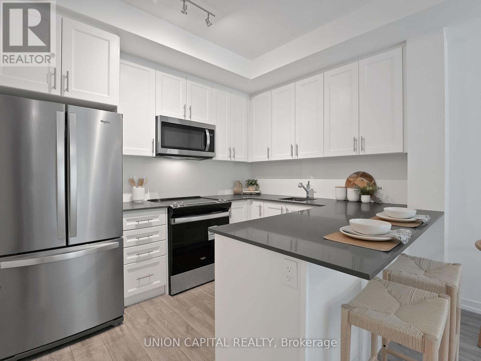 6 - 26 Lytham Green Circle, Newmarket, Ontario  L3Y 0H5 - Photo 6 - N13431580