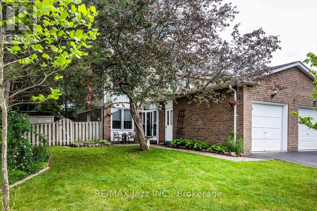 2 BARROW COURT, Whitby, Ontario