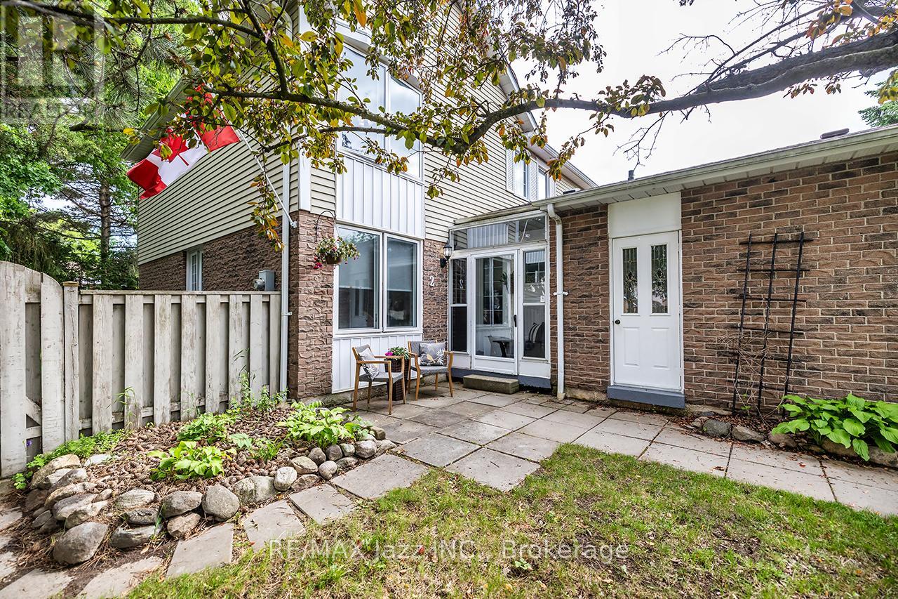 2 Barrow Court, Whitby, Ontario  L1P 1E4 - Photo 4 - E13431684