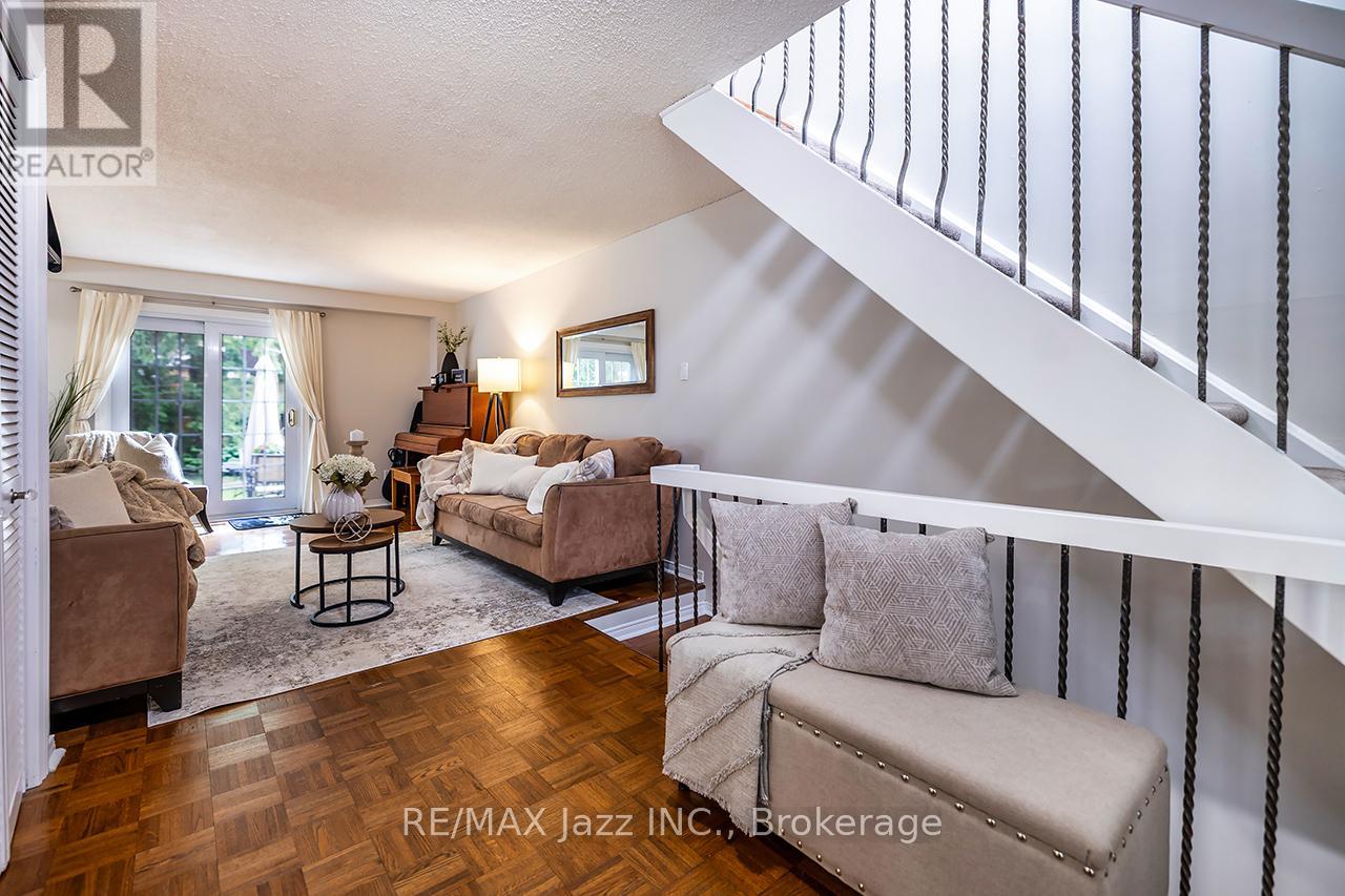 2 Barrow Court, Whitby, Ontario  L1P 1E4 - Photo 7 - E13431684