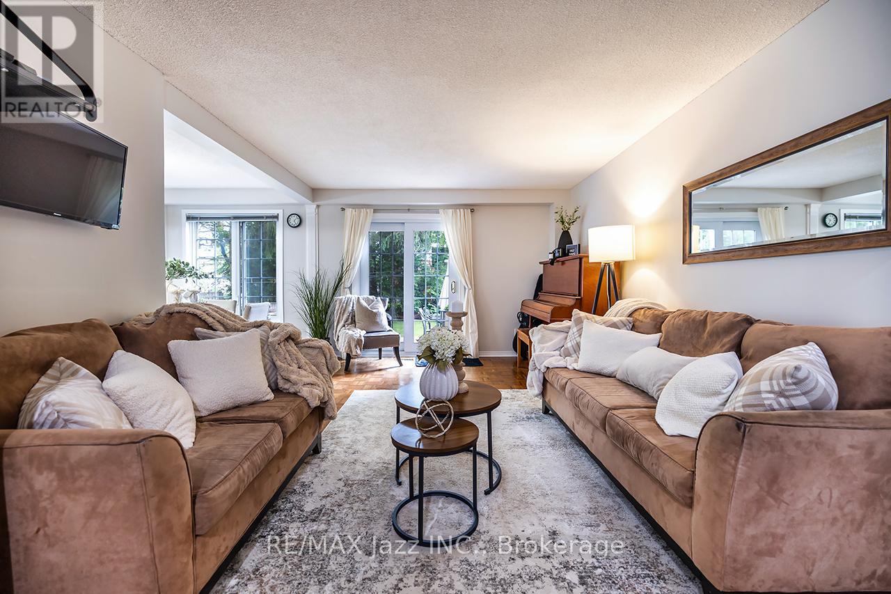 2 Barrow Court, Whitby, Ontario  L1P 1E4 - Photo 8 - E13431684