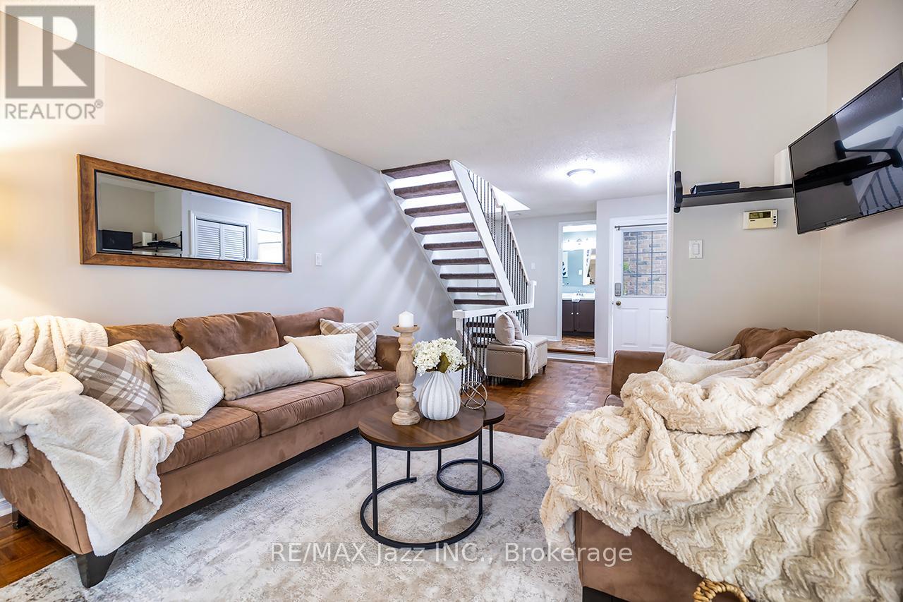 2 Barrow Court, Whitby, Ontario  L1P 1E4 - Photo 9 - E13431684