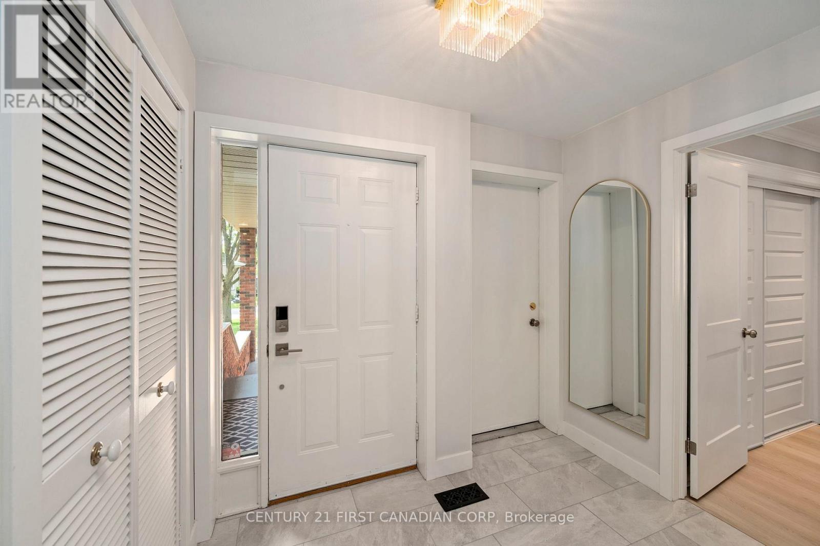 78 Dundee Place, London South, Ontario  N6C 5E6 - Photo 4 - X13431840