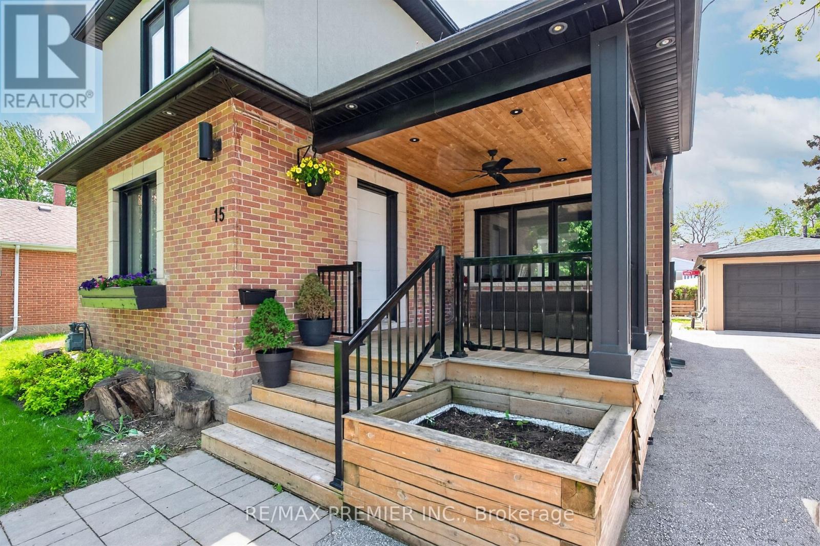 15 Fern Street, Brampton, Ontario  L6Y 1X3 - Photo 3 - W13431194