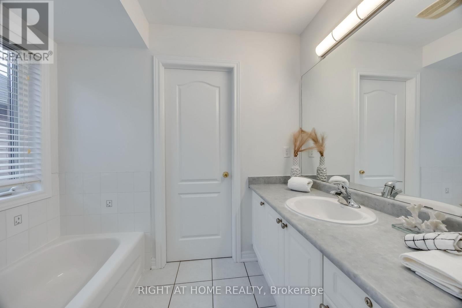 13 - 1015 Galesway Boulevard, Mississauga, Ontario  L5V 0A8 - Photo 22 - W13431466