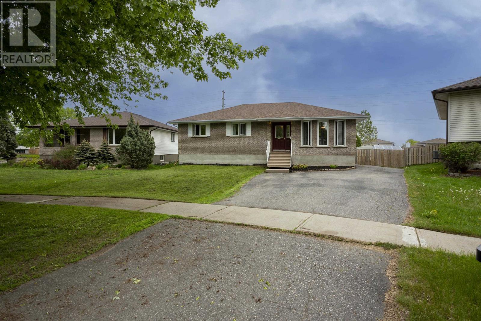 205 Linden Ct, Thunder Bay, Ontario  P7B 6R6 - Photo 13 - TB2601454