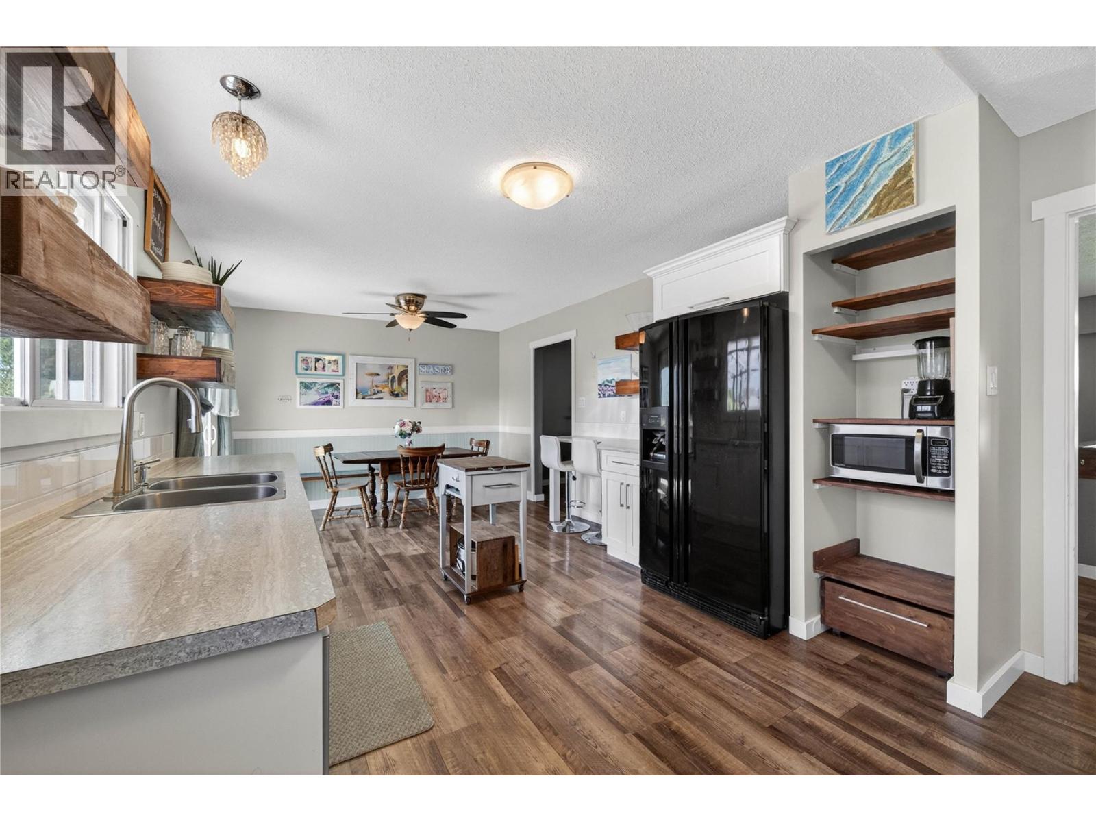 691 3 Street SE, Salmon Arm, British Columbia  V1E 4G9 - Photo 14 - 10389492