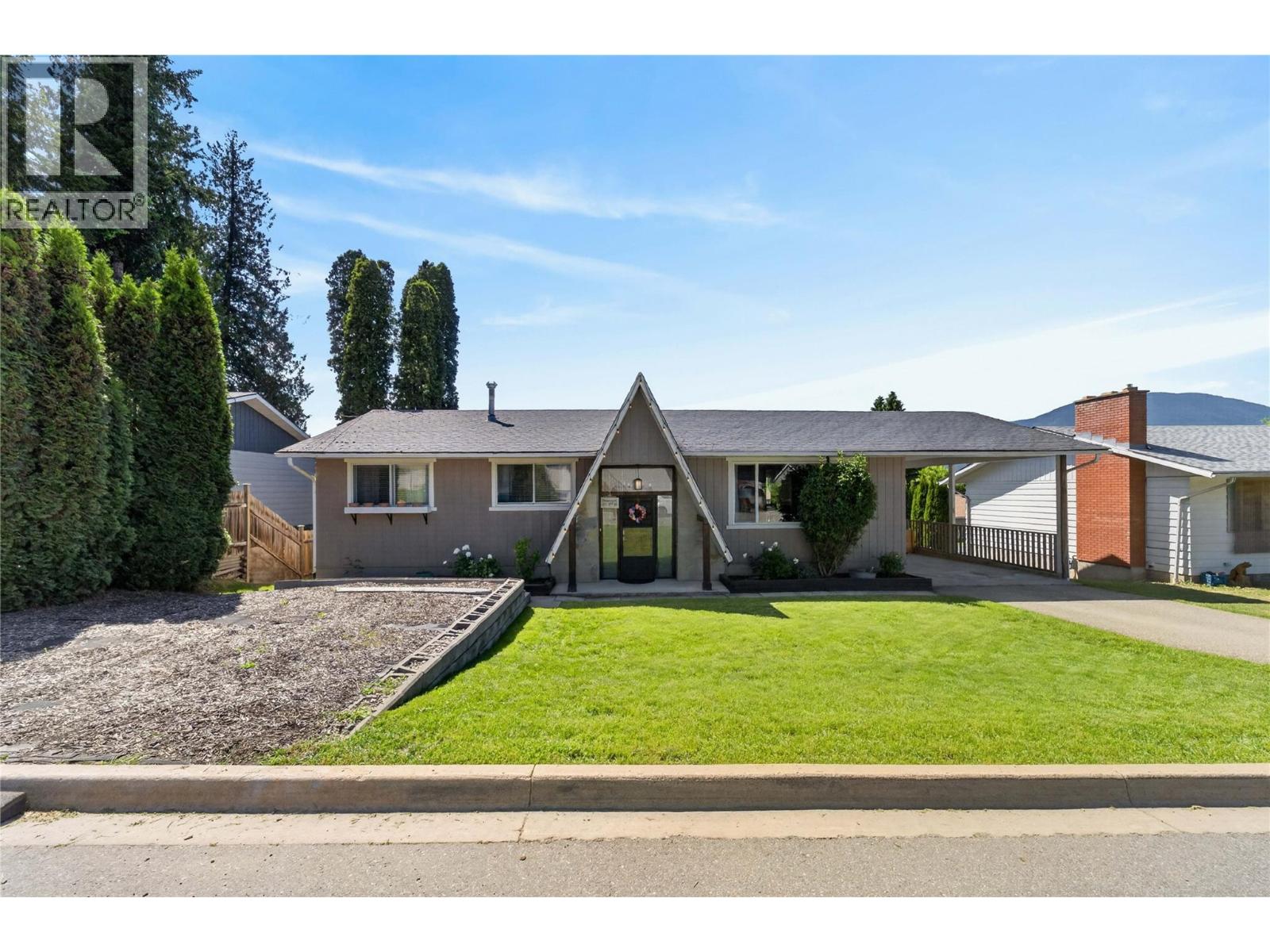 691 3 Street SE, Salmon Arm, British Columbia  V1E 4G9 - Photo 42 - 10389492