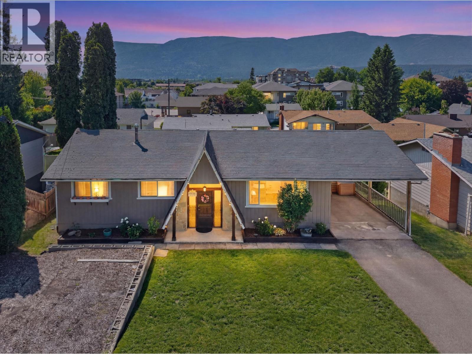 691 3 Street SE, Salmon Arm, British Columbia  V1E 4G9 - Photo 63 - 10389492