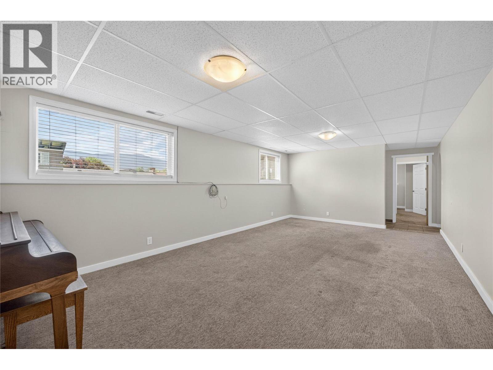691 3 Street SE, Salmon Arm, British Columbia  V1E 4G9 - Photo 30 - 10389492