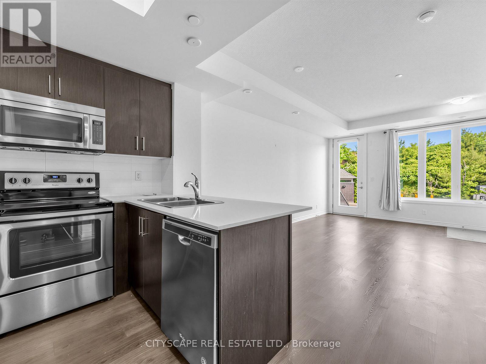 145 Long Branch Avenue, Toronto, Ontario M8W 0A9 - Photo 10 - W13415422
