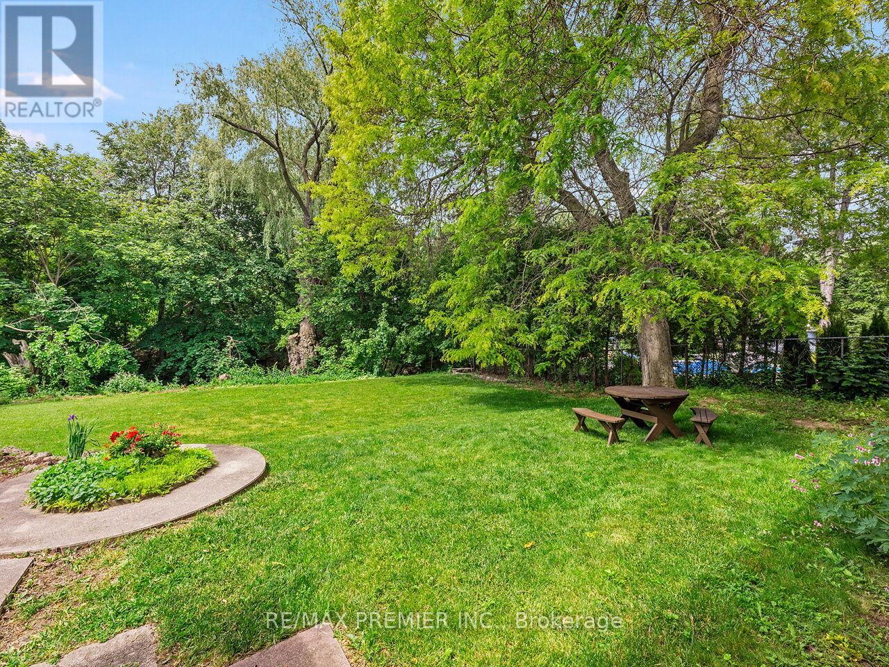 41 Florida Crescent, Toronto, Ontario  M9M 1P4 - Photo 33 - W13430318