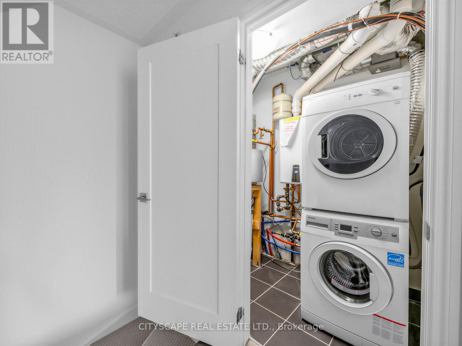 145 Long Branch Avenue, Toronto, Ontario M8W 0A9 - Photo 24 - W13415422