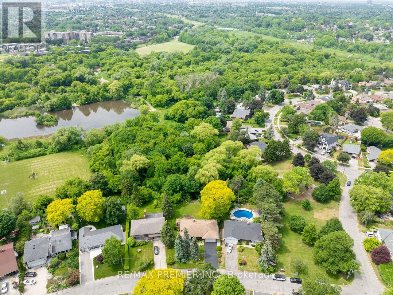 41 Florida Crescent, Toronto, Ontario  M9M 1P4 - Photo 47 - W13430318